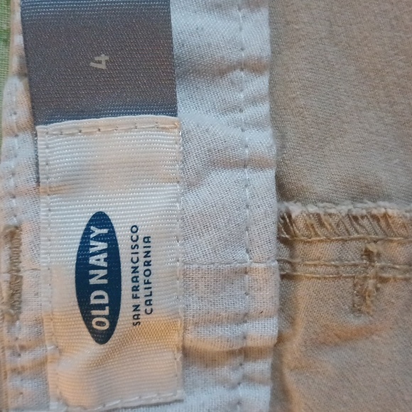 Old Navy Women's Khaki Short - Picture 9 of 12